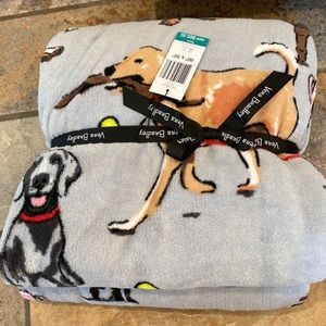 Vera Bradley throw blanket in Fleece —-dog show. NWT!!!